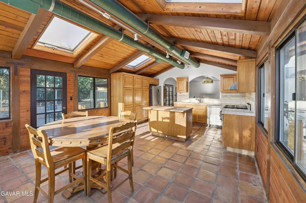 33201 Barber Road Agua Dulce, CA 91390