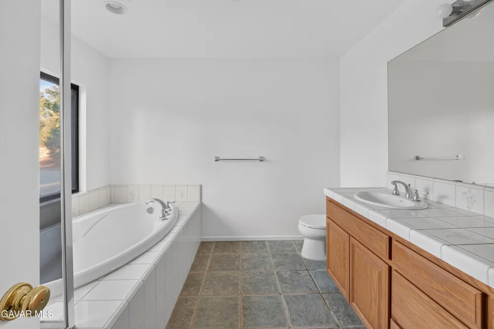 33201 Barber Road Agua Dulce, CA 91390