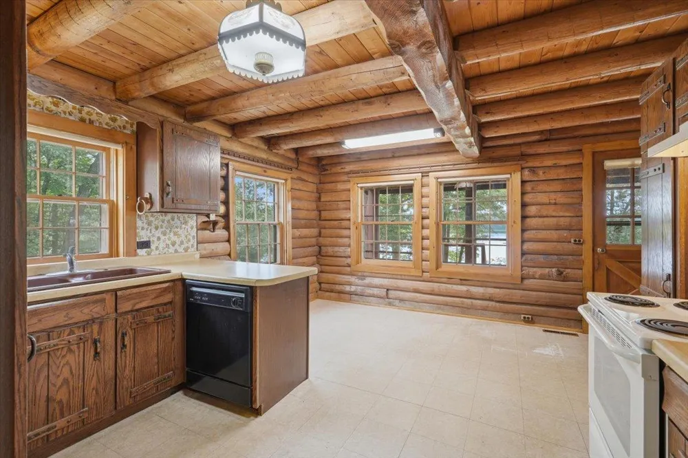22498 Little Deer Road Siren, WI 54872