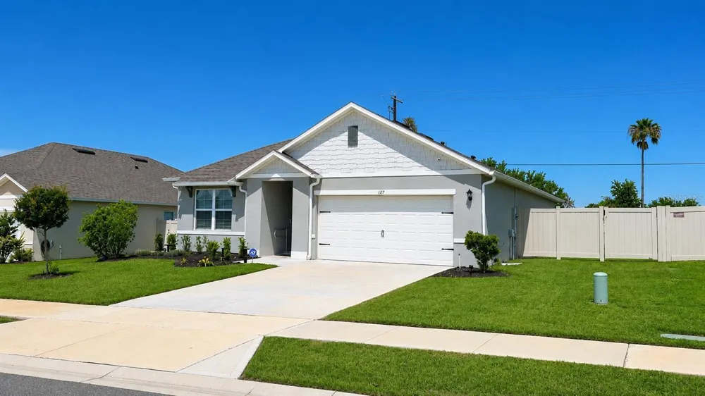 127 AUBURN GROVE BOULEVARD Auburndale, FL 33823