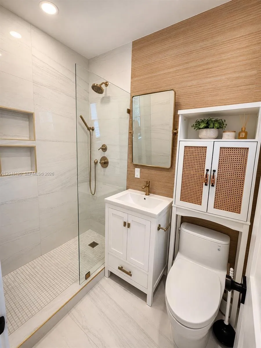 4455 Bay Rd Miami Beach, FL 33140