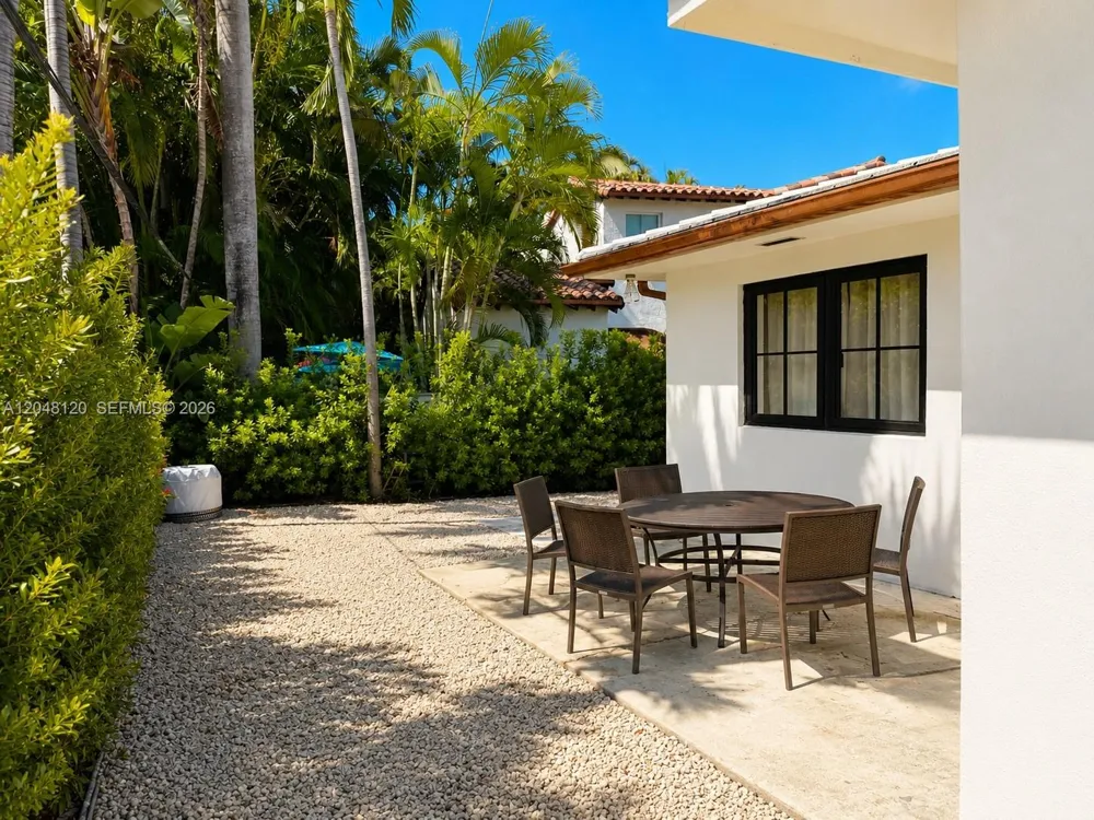 4455 Bay Rd Miami Beach, FL 33140