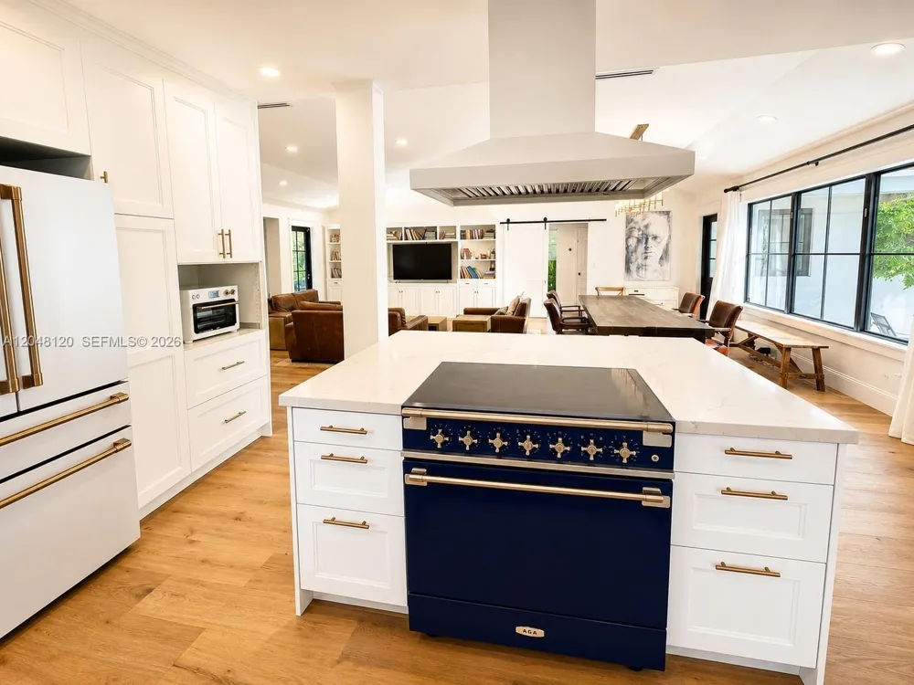 4455 Bay Rd Miami Beach, FL 33140