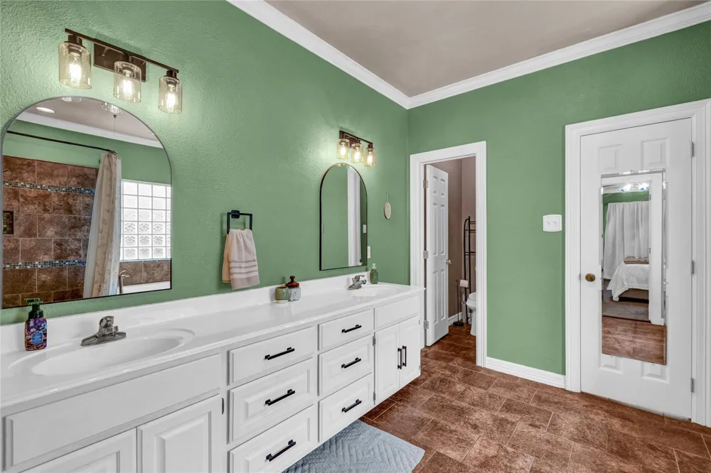 105 Thyme Trail Lake Jackson, TX 77566