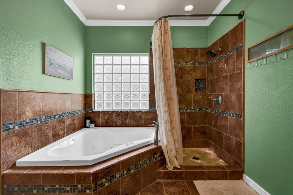 105 Thyme Trail Lake Jackson, TX 77566