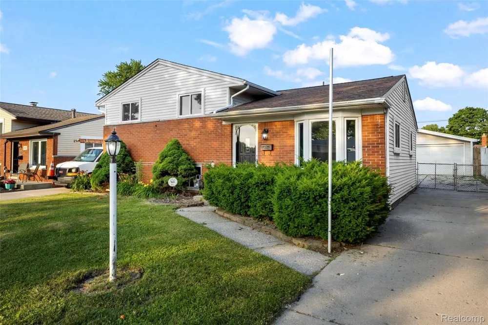 9651 Blaty Street Taylor City, MI 48180