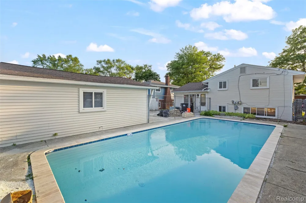 9651 Blaty Street Taylor City, MI 48180