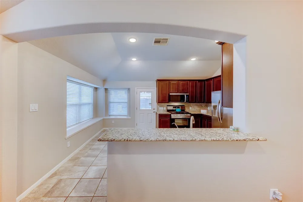 5227 Bay Lane Bacliff, TX 77518