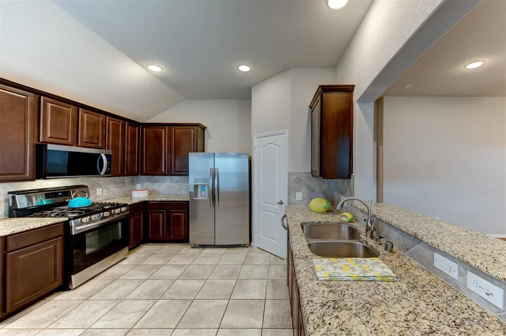 5227 Bay Lane Bacliff, TX 77518