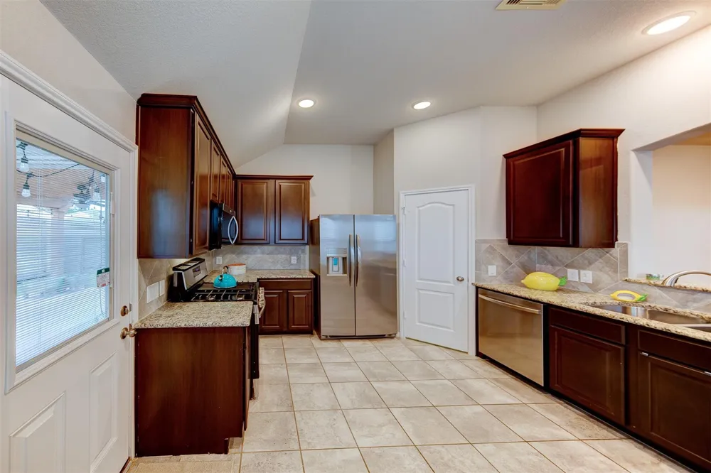 5227 Bay Lane Bacliff, TX 77518