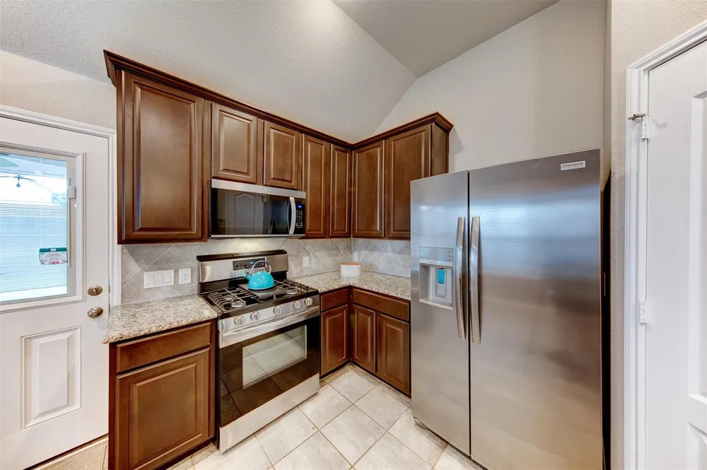 5227 Bay Lane Bacliff, TX 77518