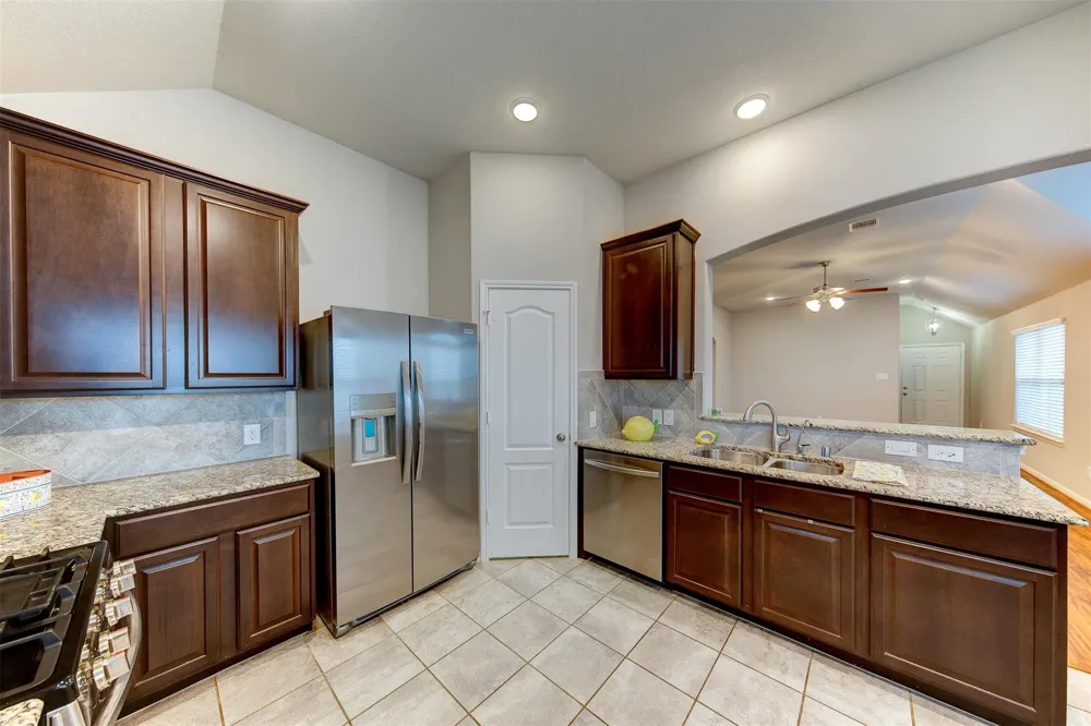 5227 Bay Lane Bacliff, TX 77518