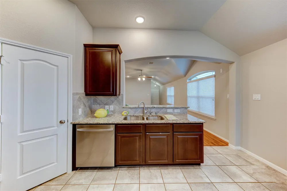 5227 Bay Lane Bacliff, TX 77518