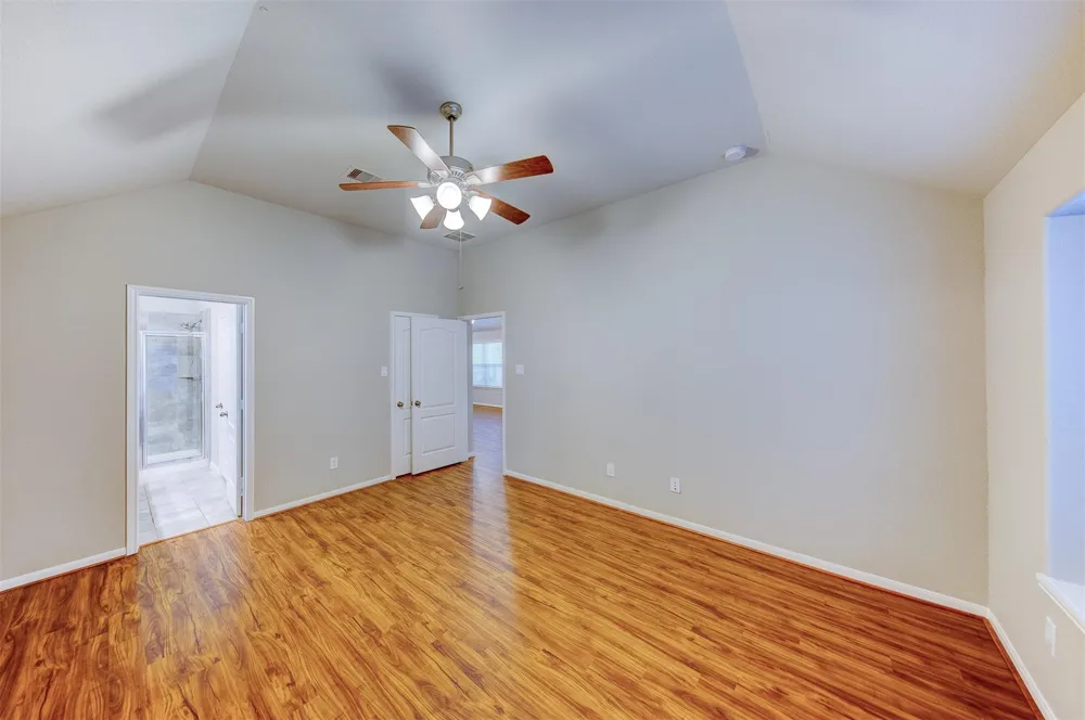 5227 Bay Lane Bacliff, TX 77518