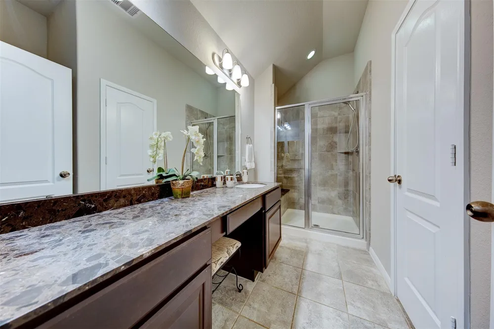 5227 Bay Lane Bacliff, TX 77518