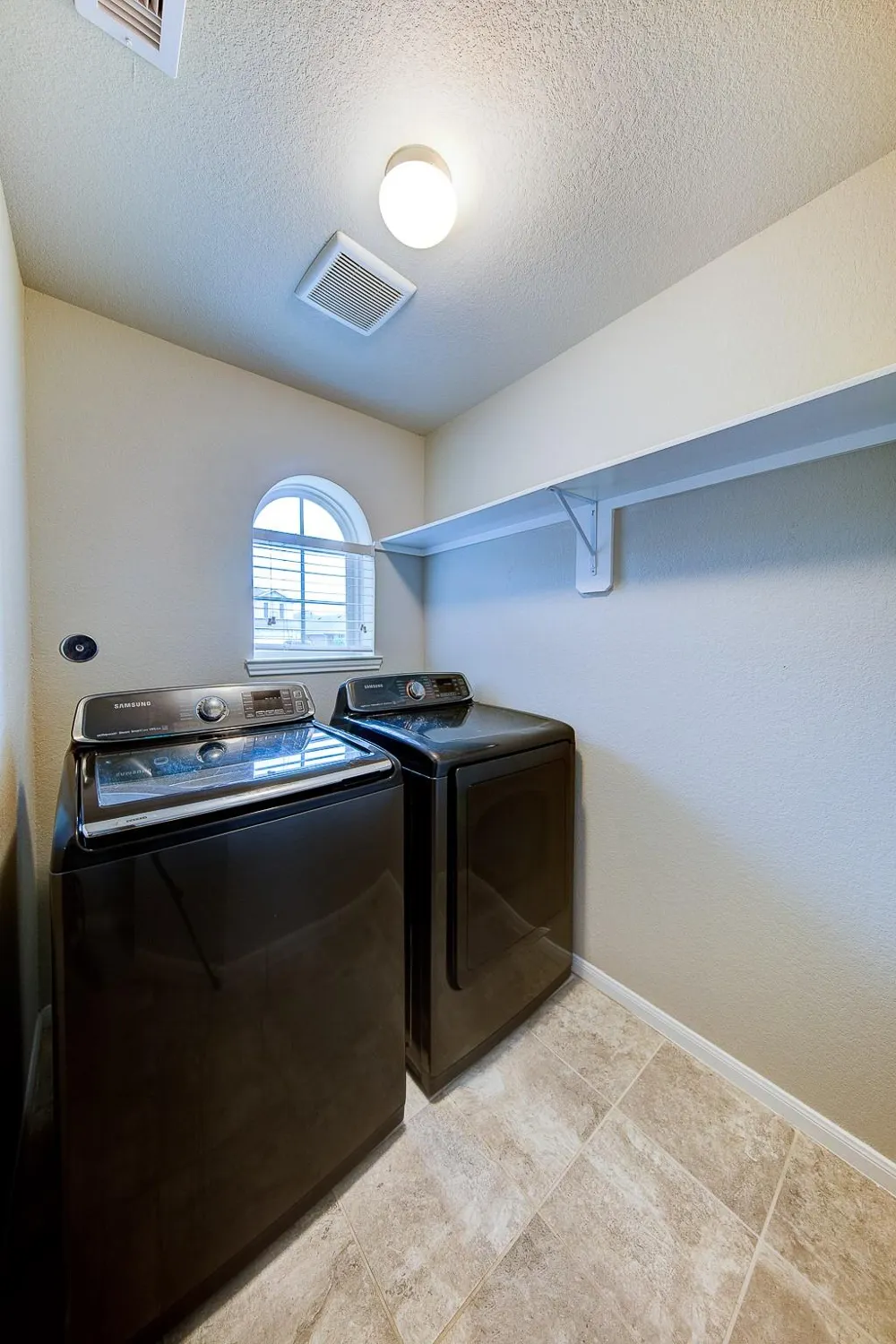 5227 Bay Lane Bacliff, TX 77518