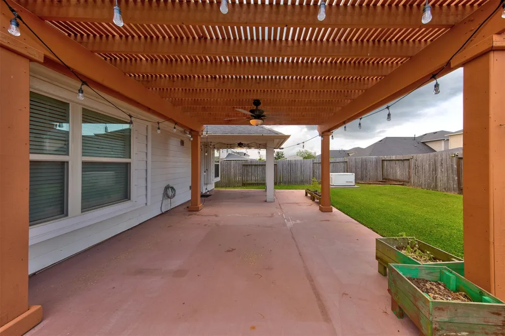 5227 Bay Lane Bacliff, TX 77518