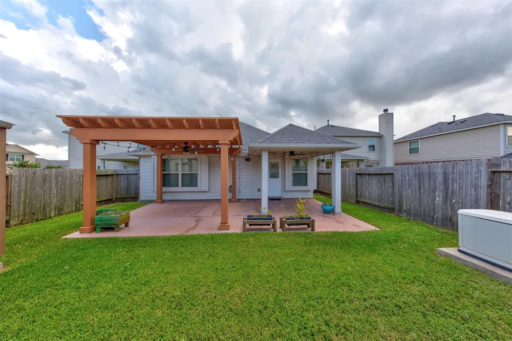 5227 Bay Lane Bacliff, TX 77518