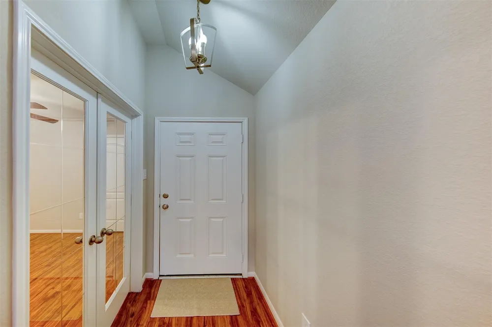 5227 Bay Lane Bacliff, TX 77518
