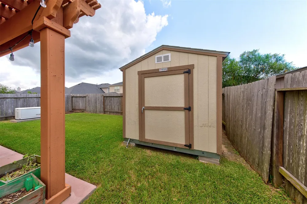 5227 Bay Lane Bacliff, TX 77518