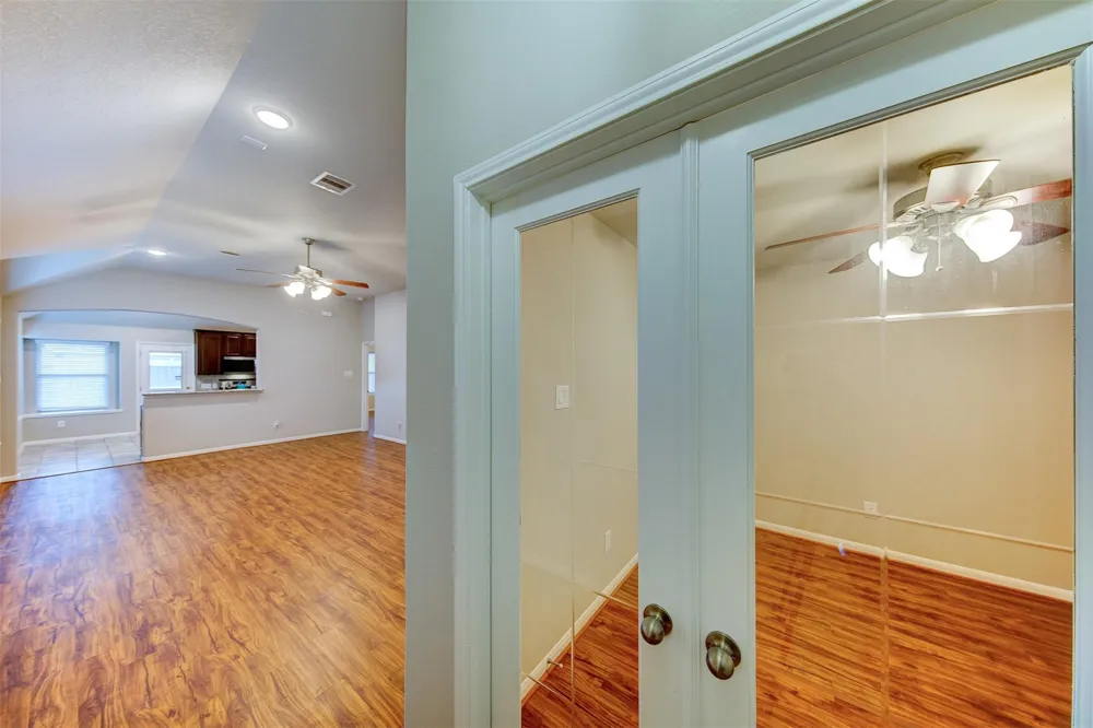 5227 Bay Lane Bacliff, TX 77518