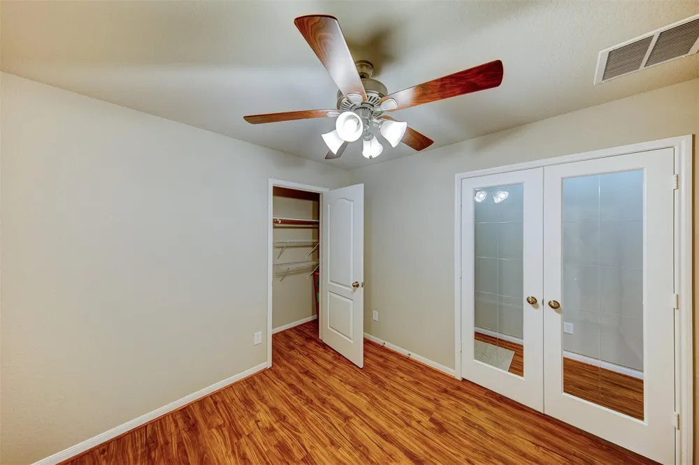 5227 Bay Lane Bacliff, TX 77518