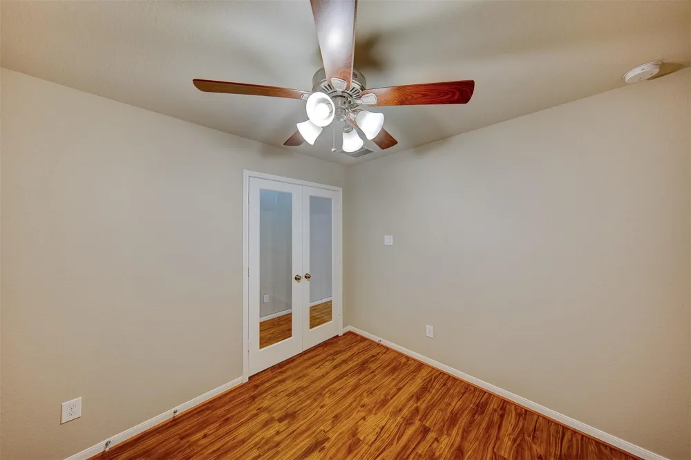 5227 Bay Lane Bacliff, TX 77518