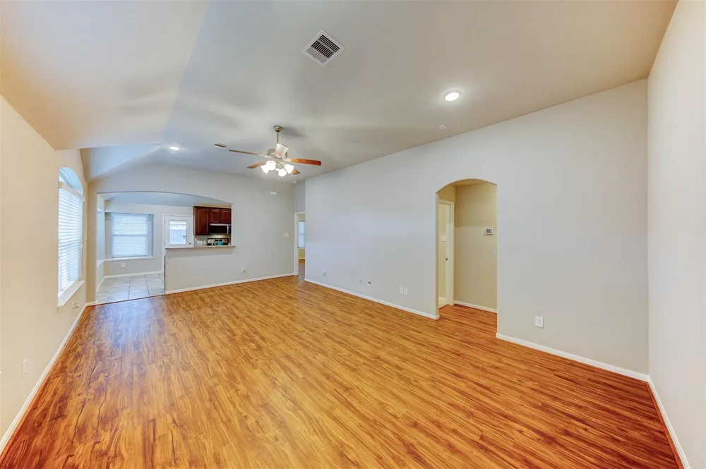 5227 Bay Lane Bacliff, TX 77518