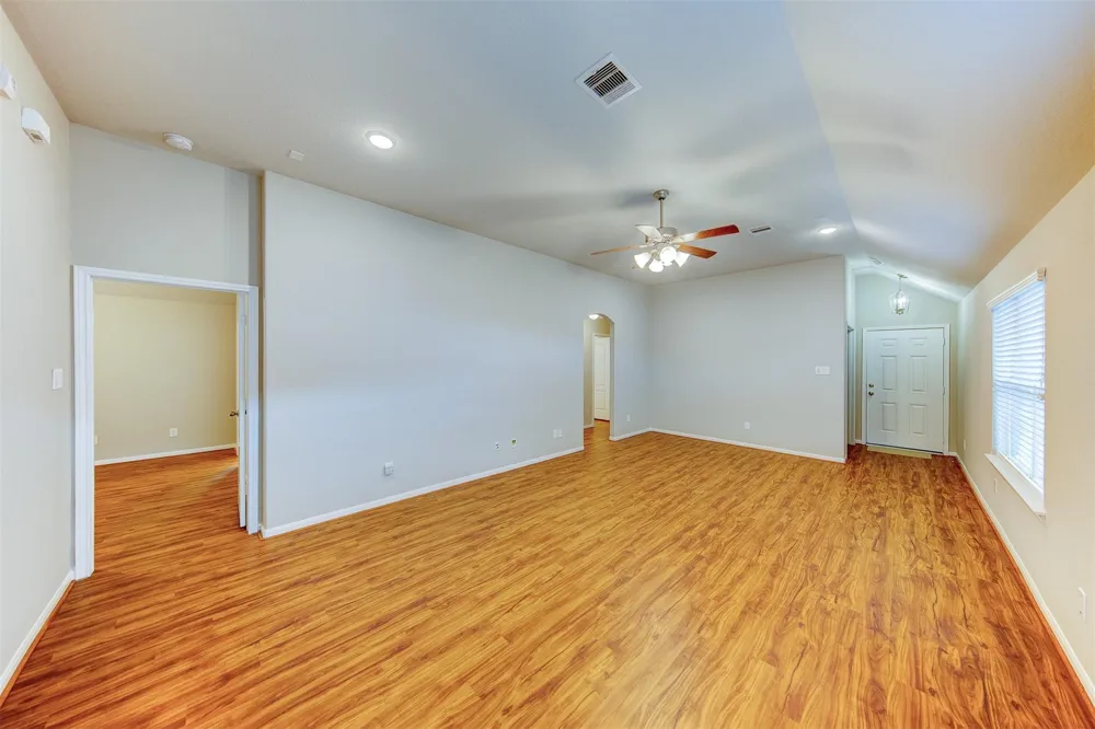 5227 Bay Lane Bacliff, TX 77518