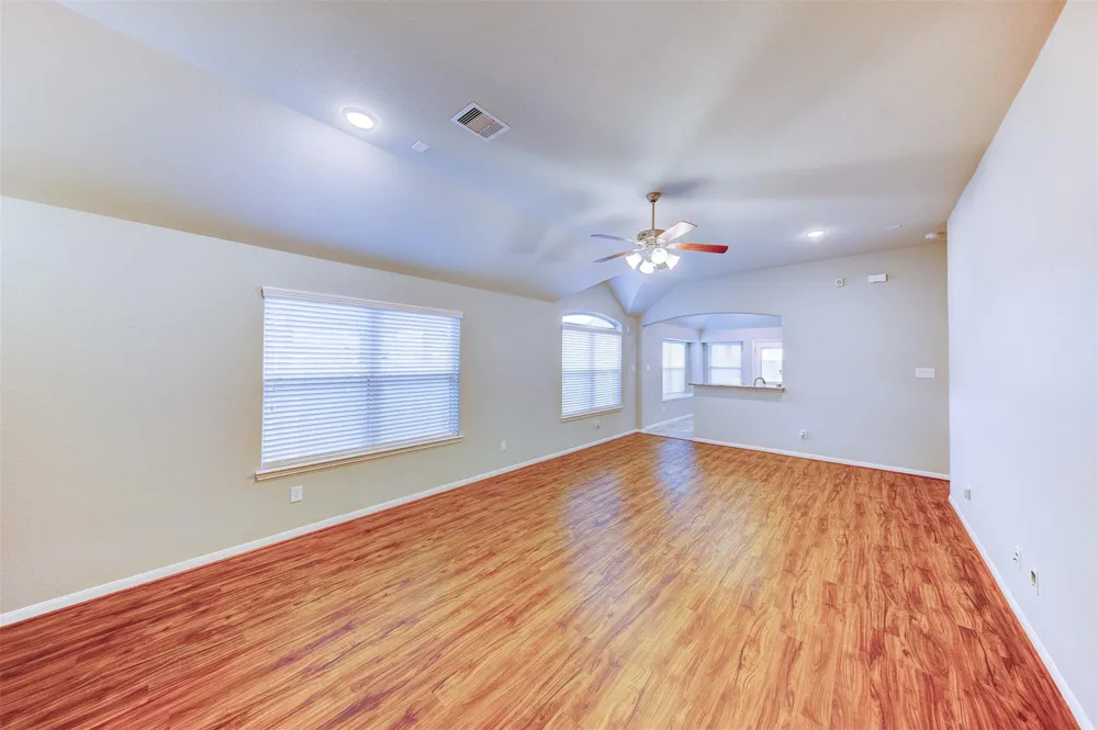 5227 Bay Lane Bacliff, TX 77518