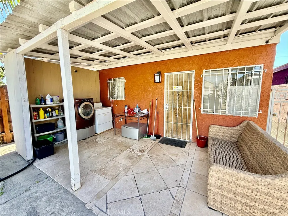 8906 Elm Los Angeles, CA 90002