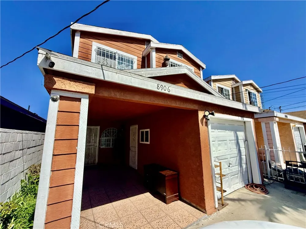 8906 Elm Los Angeles, CA 90002