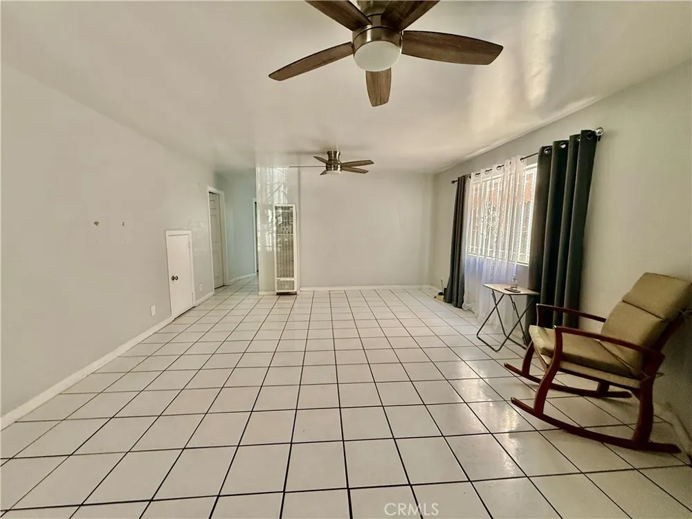 8906 Elm Los Angeles, CA 90002