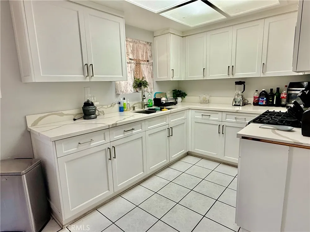 8906 Elm Los Angeles, CA 90002
