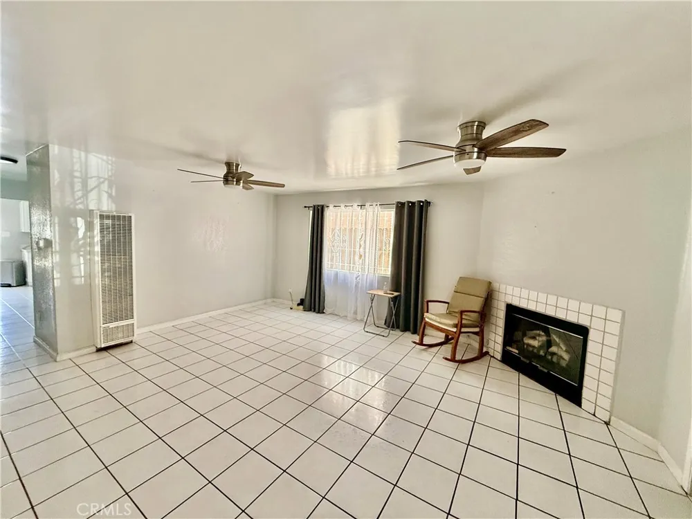 8906 Elm Los Angeles, CA 90002