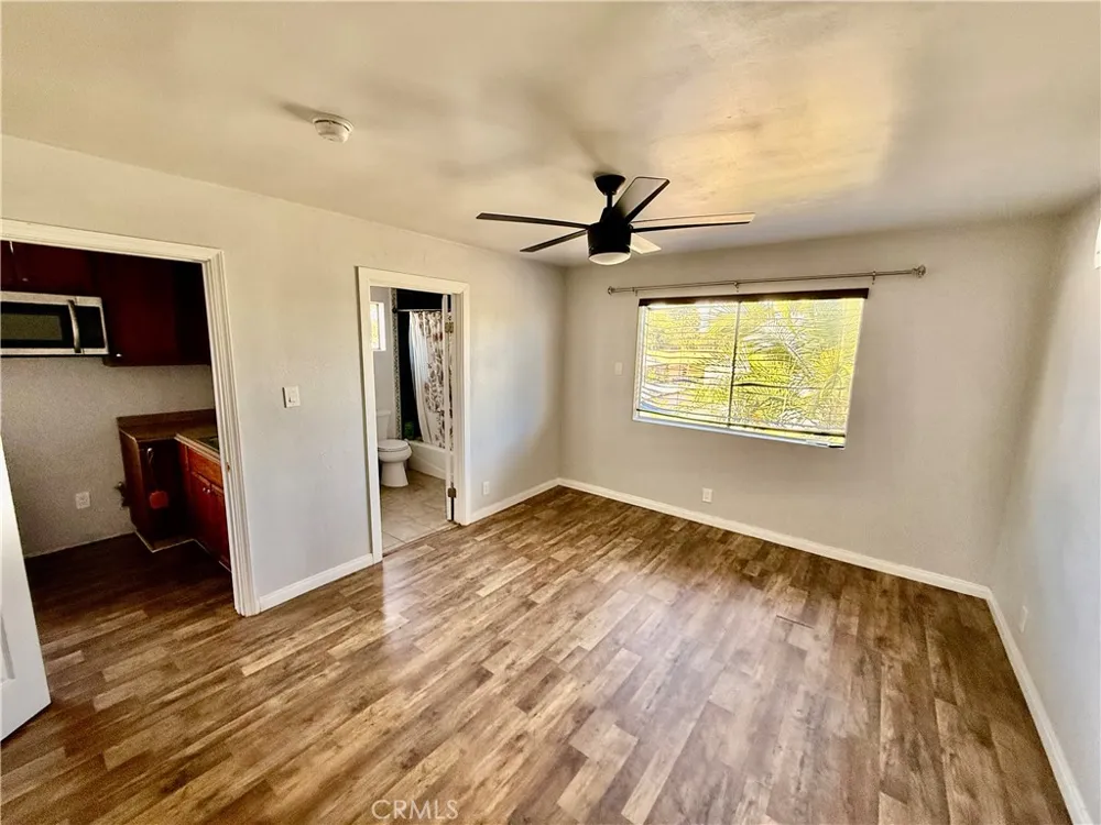 8906 Elm Los Angeles, CA 90002