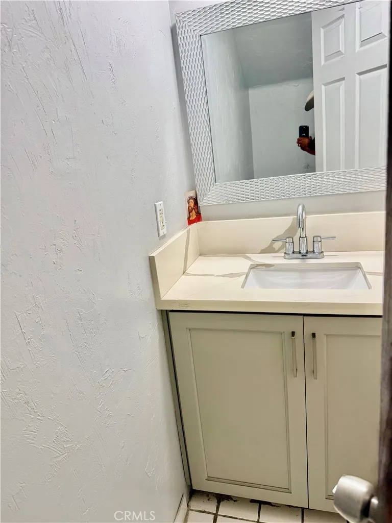 8906 Elm Los Angeles, CA 90002