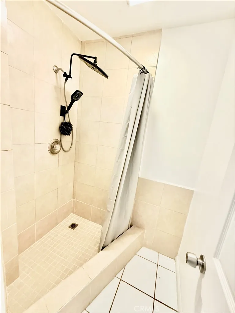 8906 Elm Los Angeles, CA 90002