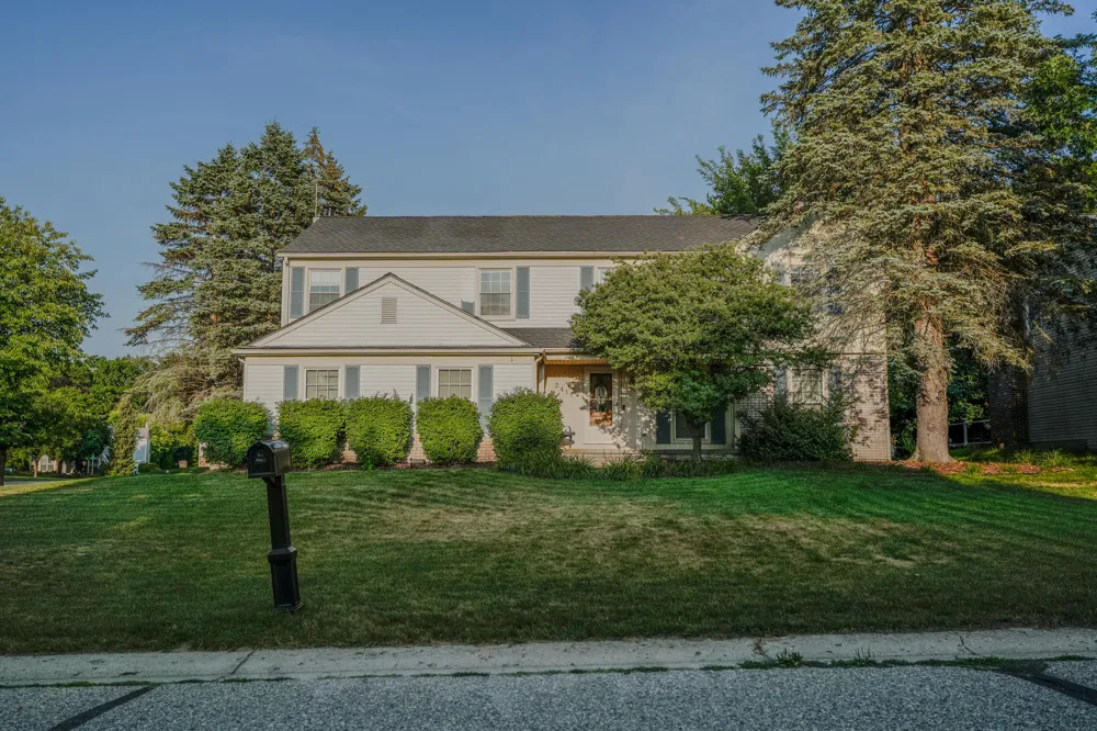 2411 Weathervane Road West Bloomfield, MI 48324