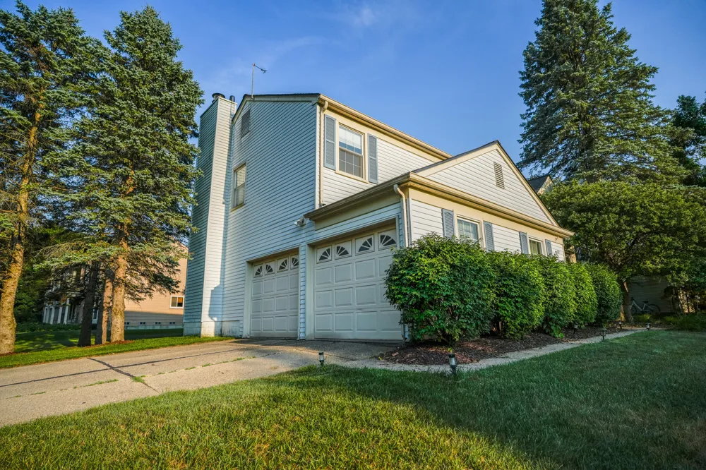 2411 Weathervane Road West Bloomfield, MI 48324