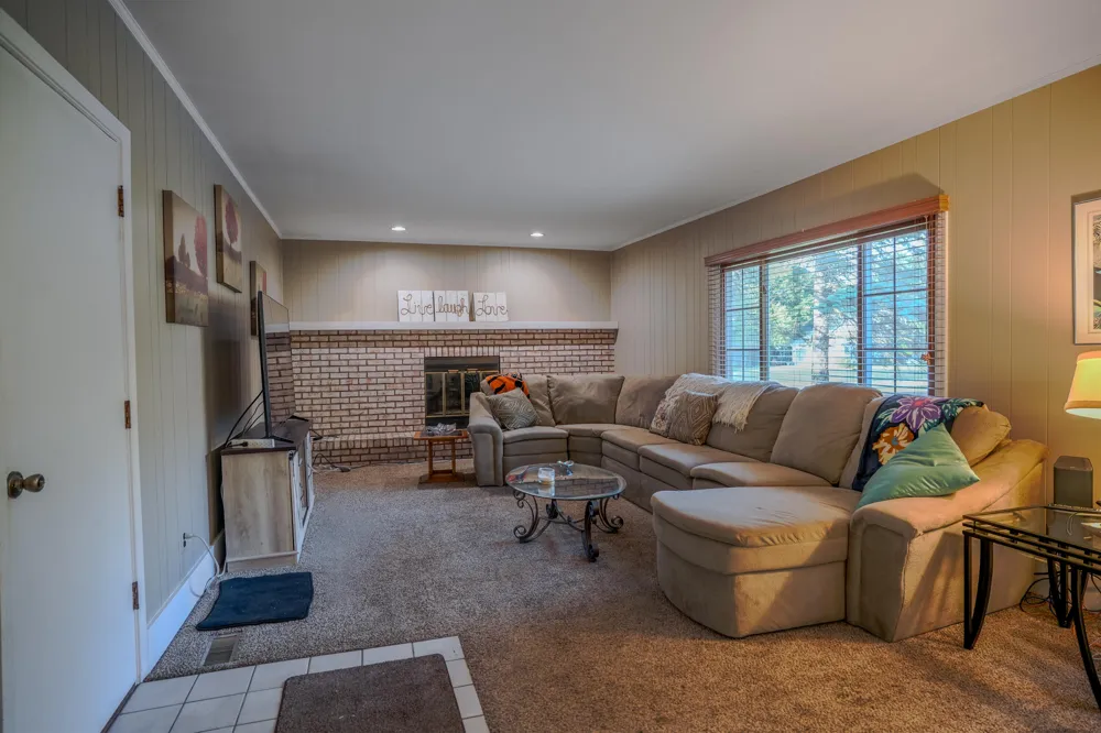 2411 Weathervane Road West Bloomfield, MI 48324