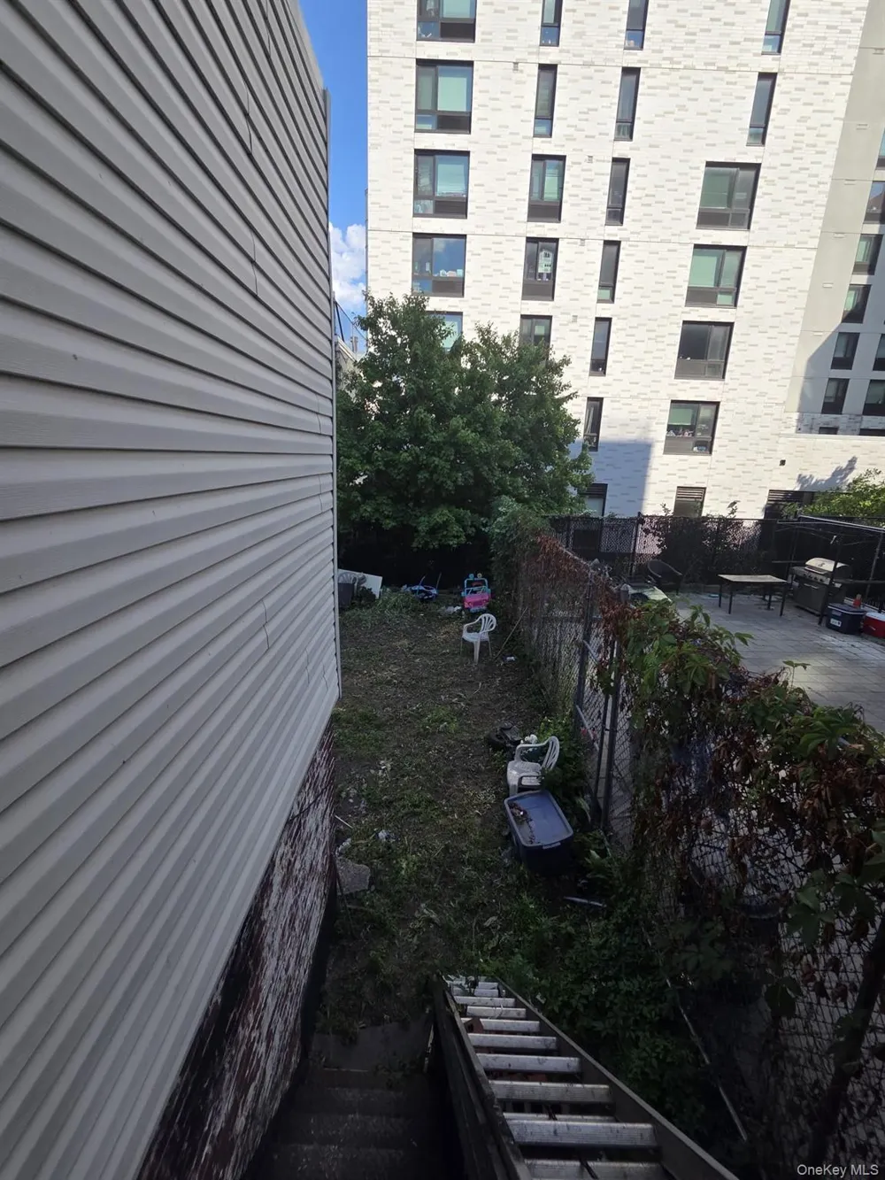 2182 Bathgate Avenue Bronx, NY 10457
