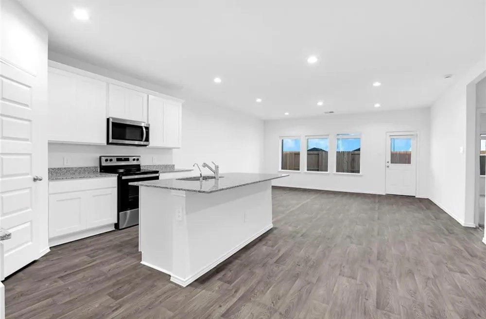 2028 Woodlark Way Sealy, TX 77474