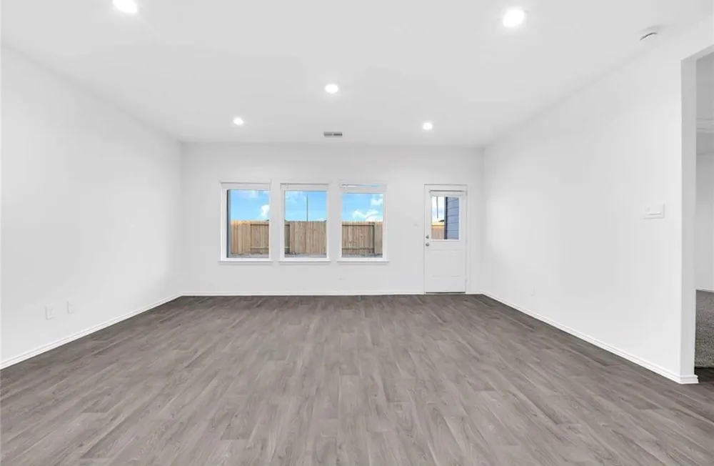 2028 Woodlark Way Sealy, TX 77474