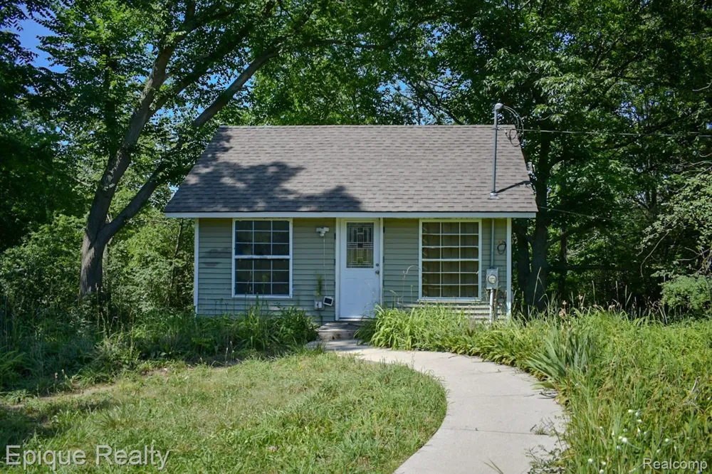300 W Dewey Road Owosso Charter Township, MI 48867