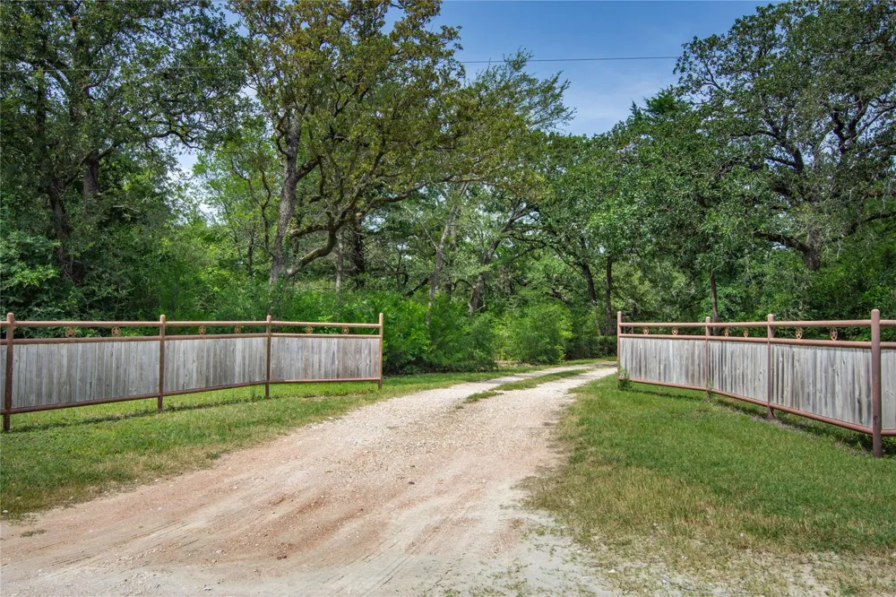 13172 Jackrabbit Lane Bryan, TX 77808