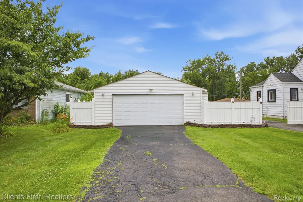 15182 Cooper Street Taylor City, MI 48180