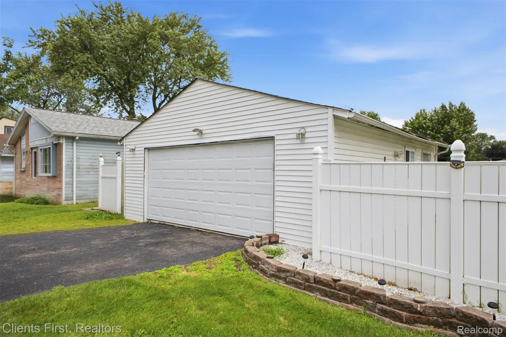 15182 Cooper Street Taylor City, MI 48180