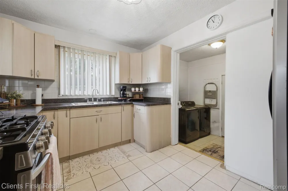 15182 Cooper Street Taylor City, MI 48180