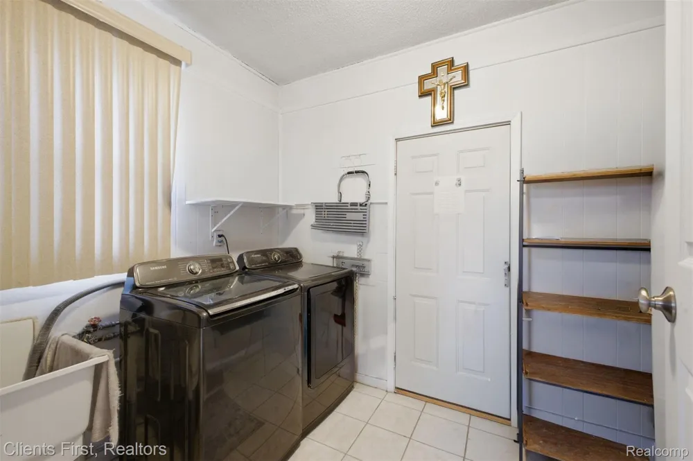 15182 Cooper Street Taylor City, MI 48180